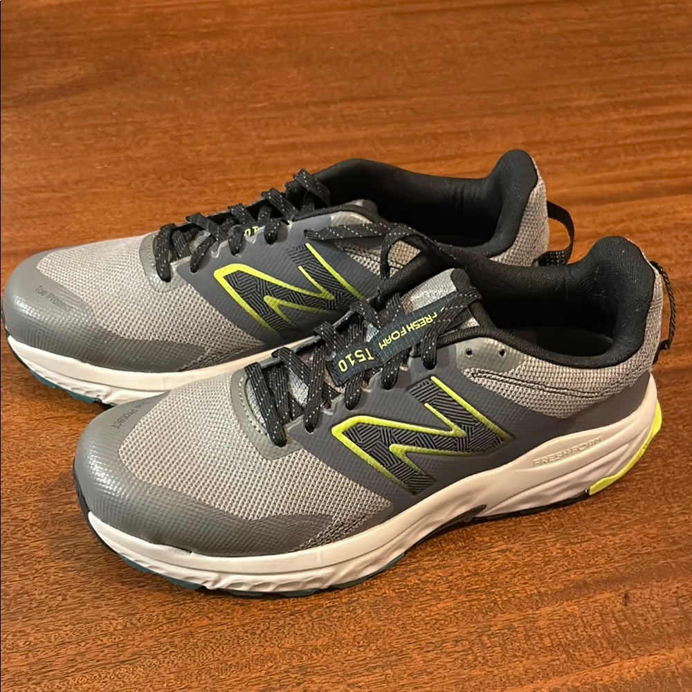 New Balance Men's size 9 Fresh Foam T610 Gray and Black Sneakers